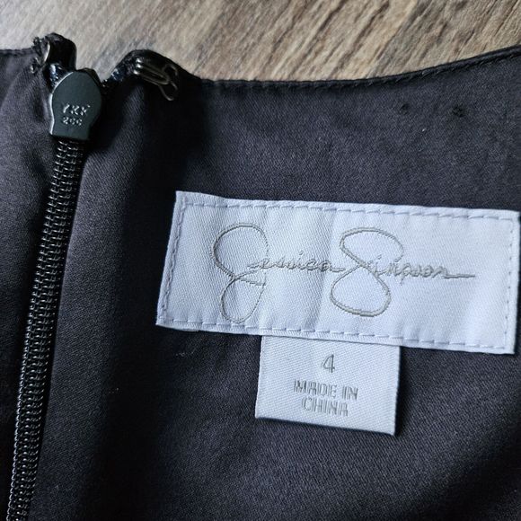 NWT Jessica Simpson Black Dress Overlay Detail Split Shoulder Sleeve Sz 4. - Picture 5 of 9